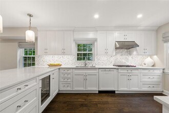 1050 Boston Post Rd in Rye, NY - Building Photo - Building Photo