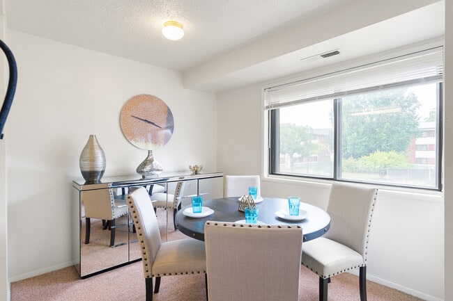 Paradise At Parkside Apartments in Washington, DC - Foto de edificio - Interior Photo
