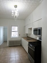 128 Poplar St, Unit #2 in Jersey City, NJ - Foto de edificio - Building Photo