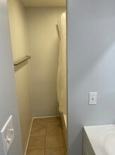 11 Dupont St, Unit 2 in Worcester, MA - Foto de edificio - Building Photo