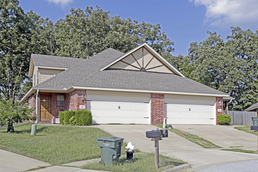 10-34 S Woodsprings Dr in Fayetteville, AR - Building Photo