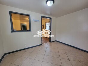 1056 Regent St SW in Atlanta, GA - Foto de edificio - Building Photo