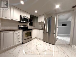 557 Whistler Dr in Oshawa, ON - Building Photo - Building Photo