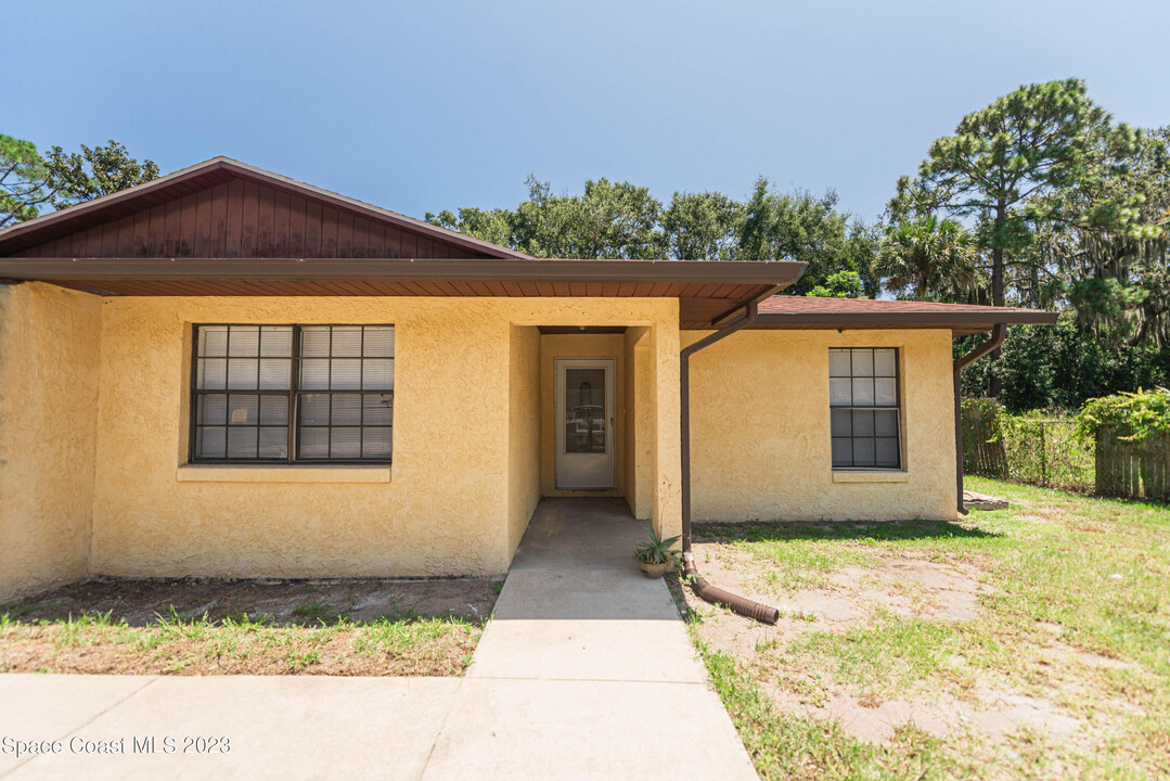 2509 Mitchell Ave in Mims, FL - Building Photo