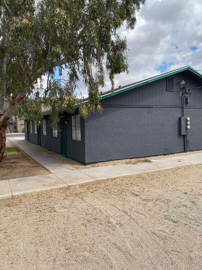 2903 E Wier Ave, Unit 3 in Phoenix, AZ - Foto de edificio - Building Photo
