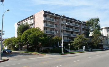 Wellworth Towers Apartments in Los Angeles, CA - Building Photo - Building Photo