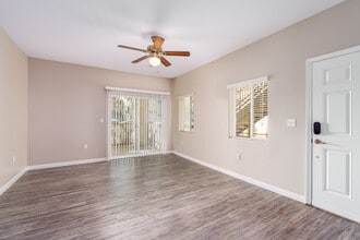 Sablewood Gardens in Bakersfield, CA - Building Photo - Interior Photo