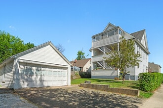 318 Suburban Ave in Fairfield, CT - Building Photo - Building Photo