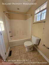 648 Hugging Bear Ln in Lexington, KY - Foto de edificio - Building Photo