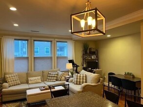 156 W Sixth St in Boston, MA - Building Photo - Building Photo