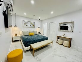 9625 SW 132nd Ct, Unit Efficiency in Miami, FL - Building Photo