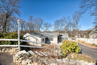 47 Creeping Hemlock Dr in Norwalk, CT - Building Photo - Building Photo