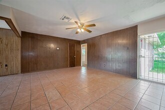 3619 Kilkenny Dr, Unit 108 in Houston, TX - Building Photo - Building Photo