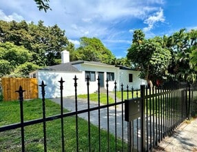 4131 NW 11th Pl in Miami, FL - Building Photo - Building Photo