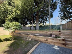 1400 164 St in Surrey, BC - Building Photo