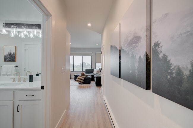 3766 Equestrian Ln, Unit B