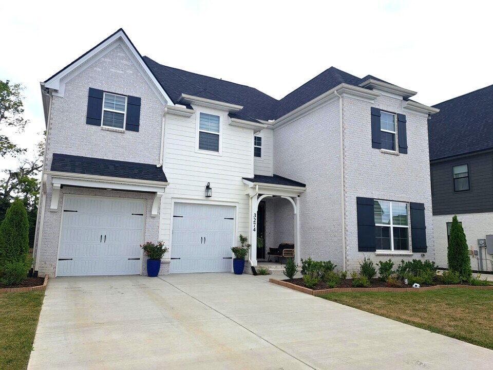3274 Sassafras Ln in Thompson's Station, TN - Building Photo