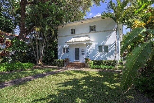 3911 Ponce de Leon Blvd in Coral Gables, FL - Building Photo - Building Photo