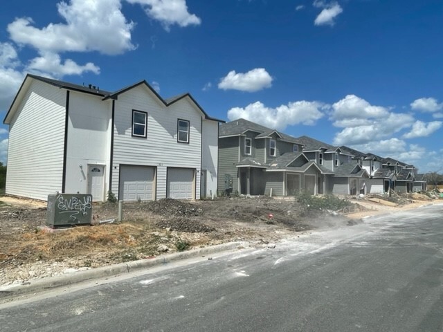 8642 Key South Way in Converse, TX - Building Photo - Building Photo