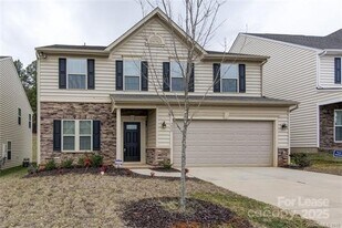 5620 Selkirkshire Rd in Charlotte, NC - Building Photo