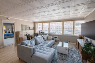 2300 N Commonwealth Ave in Chicago, IL - Building Photo - Building Photo