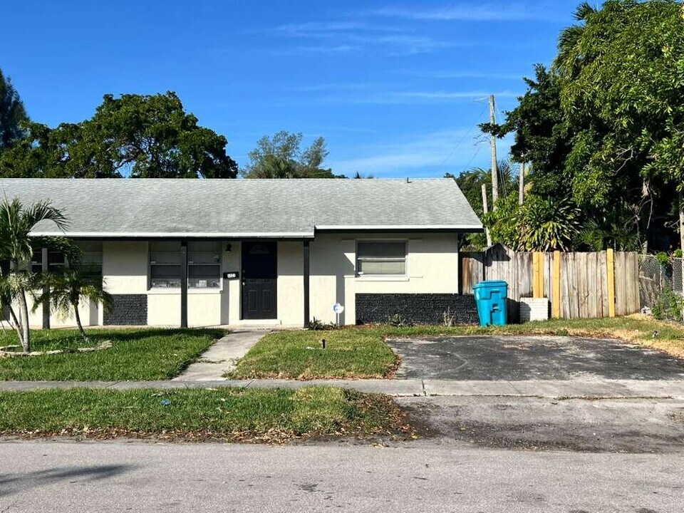 3321 Grove Rd in Boynton Beach, FL - Building Photo