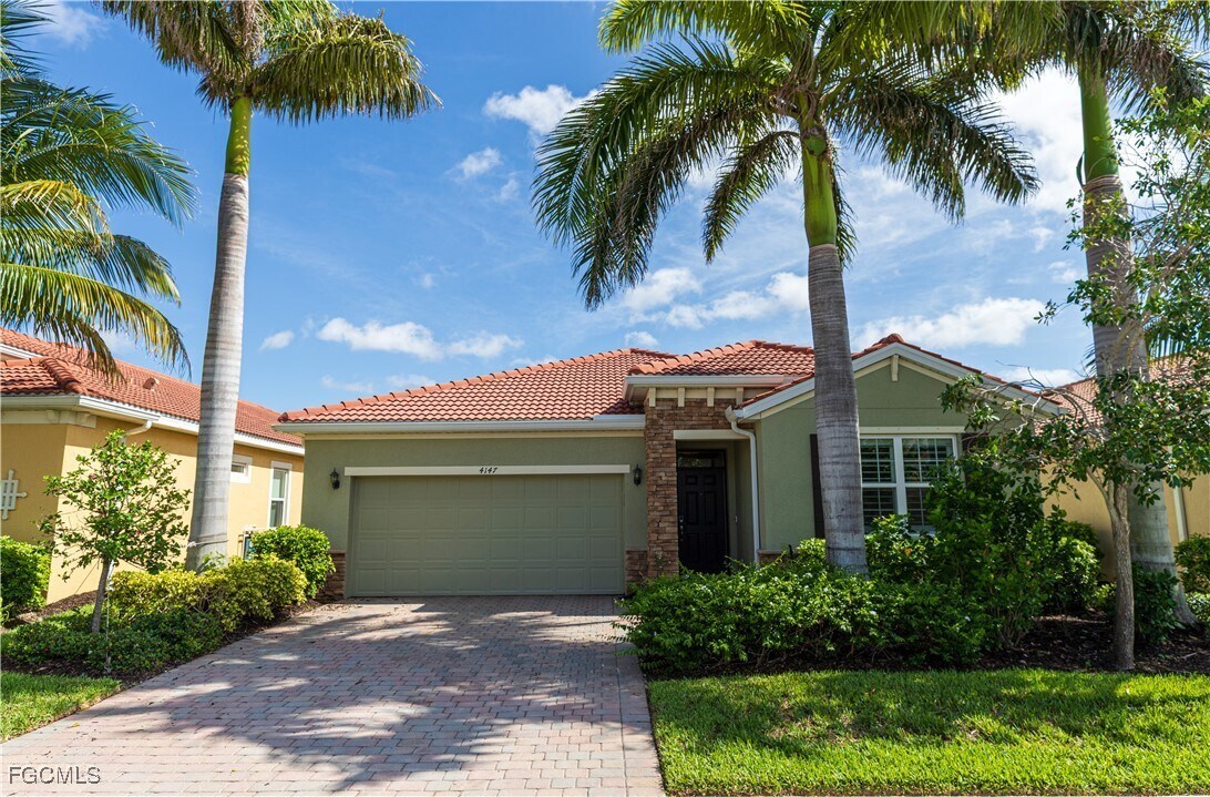 4147 Dutchess Park Rd in Ft. Myers, FL - Building Photo