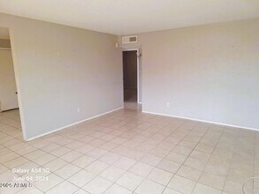 2401 N Amarillo St in Casa Grande, AZ - Foto de edificio - Building Photo