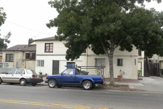 2569-2575 Fruitvale Ave in Oakland, CA - Building Photo - Building Photo