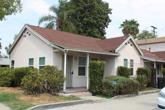 329 N Magnolia Ave in Rialto, CA - Foto de edificio - Other