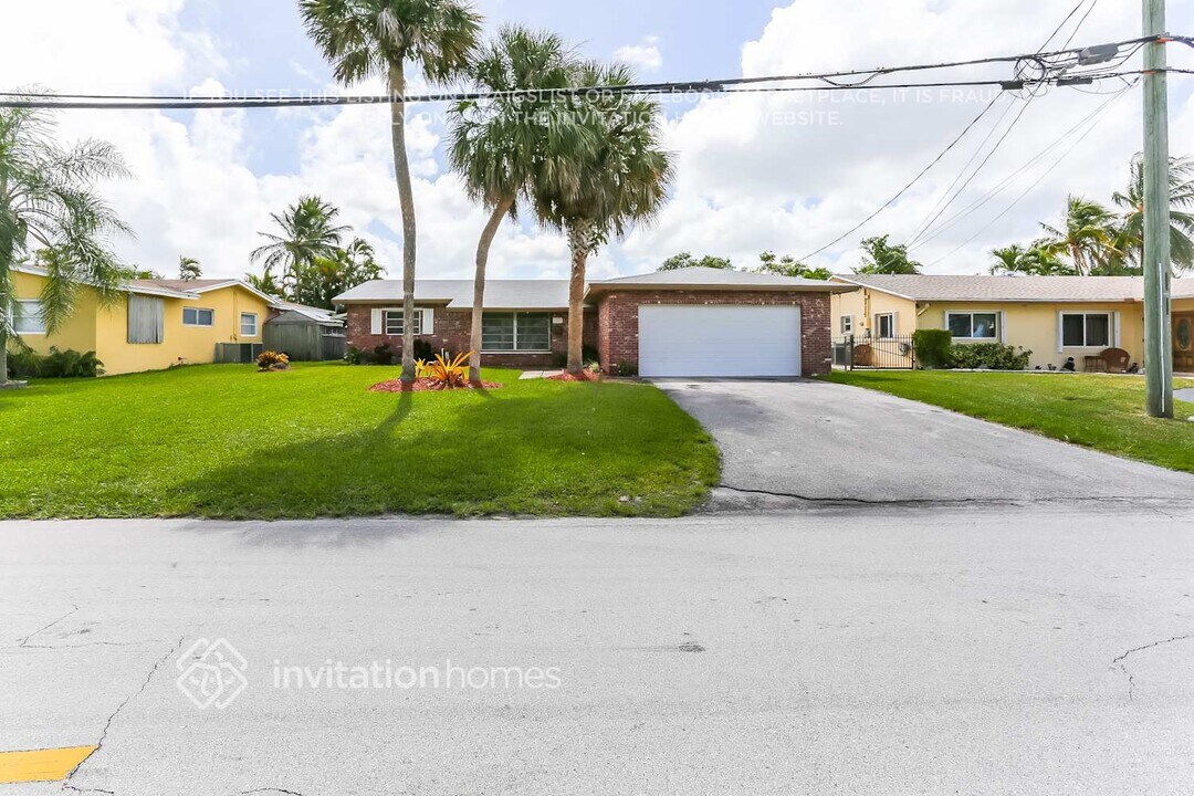 1772 NW 38th St in Oakland Park, FL - Building Photo