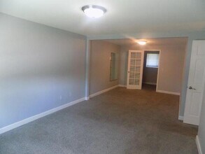 2127 Hopkins Dr in Sterling Heights, MI - Building Photo - Building Photo