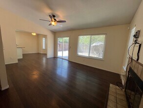 4417 Calcutta Way in Sacramento, CA - Building Photo - Building Photo