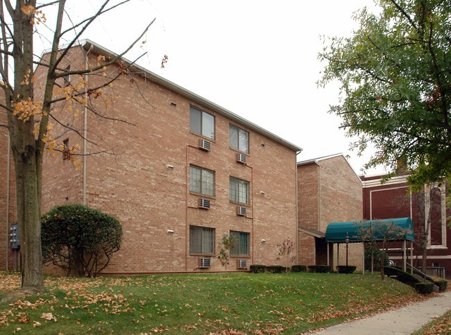 The Cloister in Huntington, WV - Foto de edificio - Building Photo