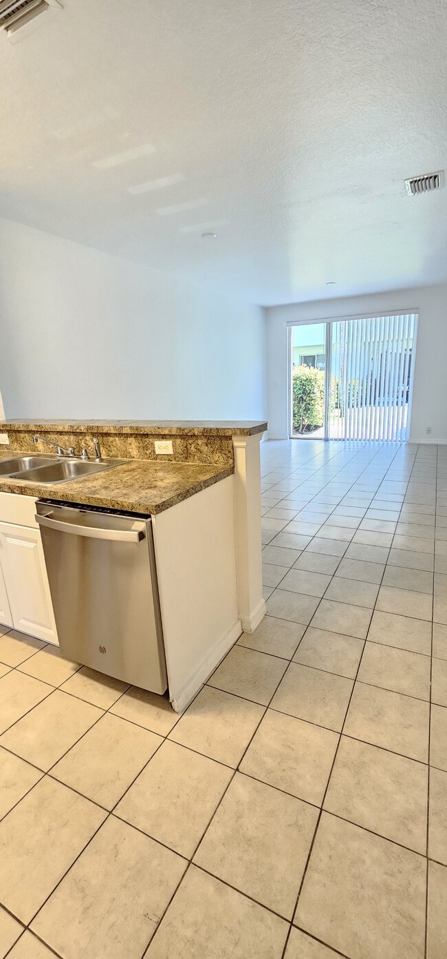 property at 1935 Gardenia Ct