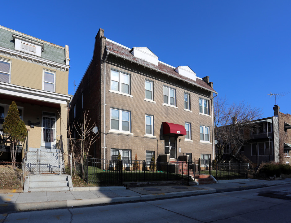 429 Kenyon St NW in Washington, DC - Building Photo