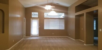 10211 Lanesborough Ave in Bakersfield, CA - Building Photo - Building Photo