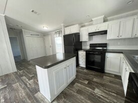 3033 S Military Trl in Greenacres, FL - Building Photo