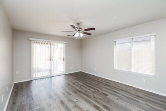 11834 W Sunnyside Dr in El Mirage, AZ - Foto de edificio - Building Photo