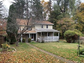 25 Alden Pl in Millbrook, NY - Building Photo