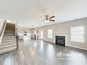 1056 Lindyn Lee Wy in Gallatin, TN - Foto de edificio - Building Photo