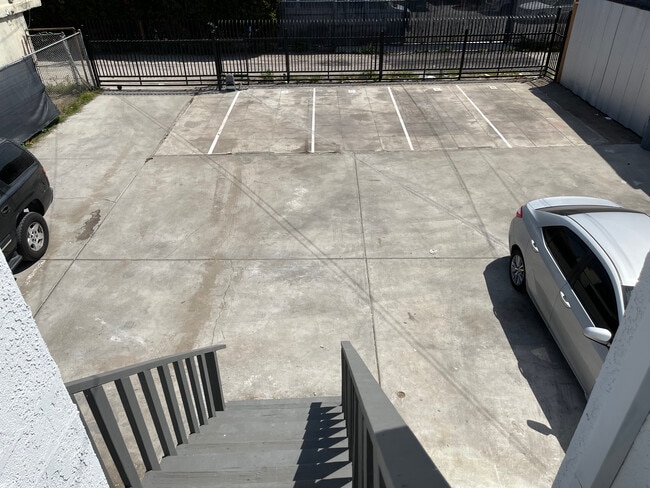 4606 S Normandie Ave, Unit Bottom 2 in Los Angeles, CA - Building Photo - Building Photo