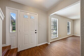 2407 Wood Chase Trail in Austin, TX - Foto de edificio - Building Photo