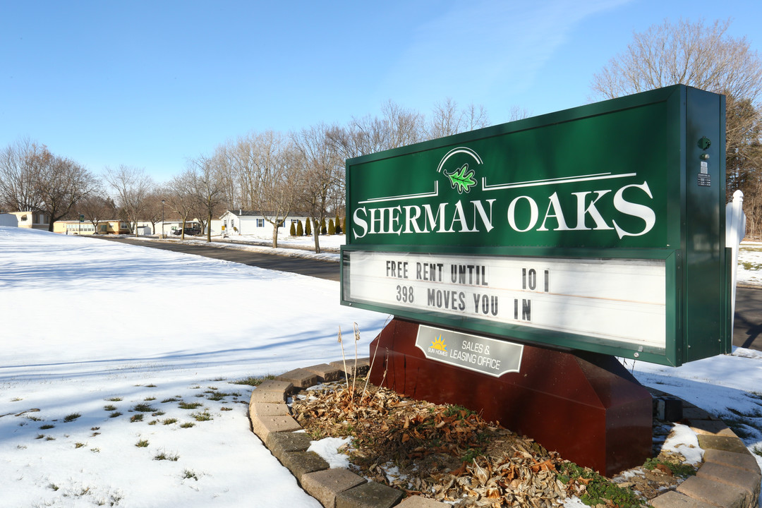 Sherman Oaks in Jackson, MI - Foto de edificio