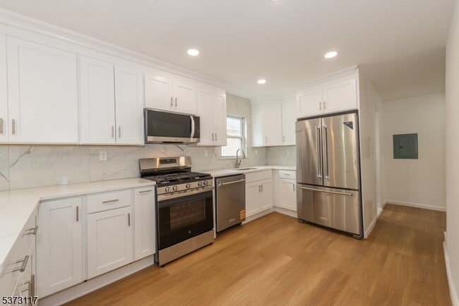 73 Clinton Pl in Hackensack, NJ - Building Photo - Building Photo