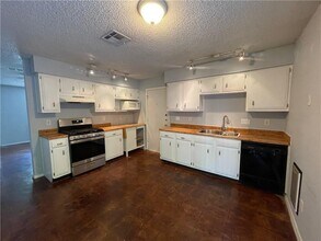 7712 Elderberry Dr in Austin, TX - Building Photo - Building Photo