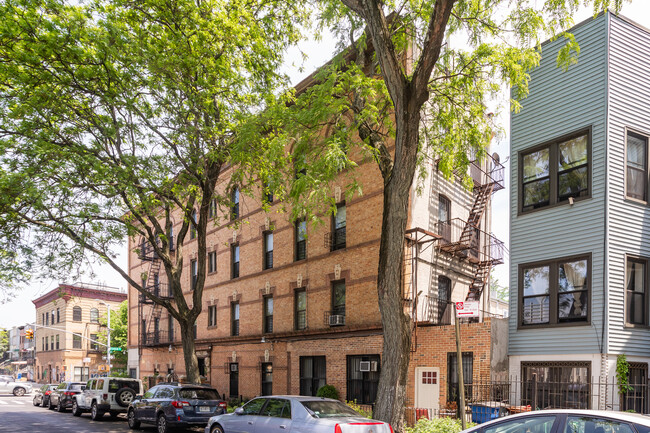 166 Cornelia St in Brooklyn, NY - Building Photo - Building Photo