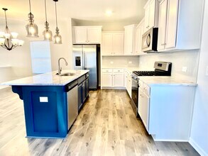 518 Purple Finch Rd in Summerville, SC - Building Photo - Building Photo