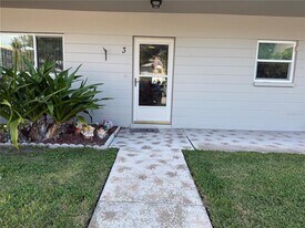 2441 Persian Dr in Clearwater, FL - Building Photo