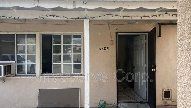 property at 620 E Saxon Ave